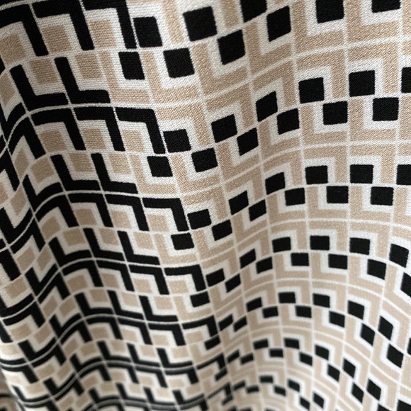 Calvin Klein Shell in Small - Picture 3 of 4